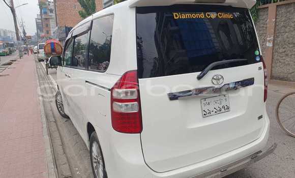 Buy Used 2012 Toyota Noah in Dhaka, Dhaka Buy Used 2012 Toyota Noah in Dhaka, Dhaka
