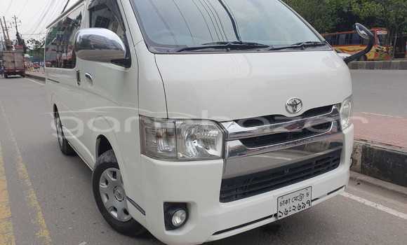 Buy Used 2017 Toyota Hiace in Dhaka, Dhaka Buy Used 2017 Toyota Hiace in Dhaka, Dhaka