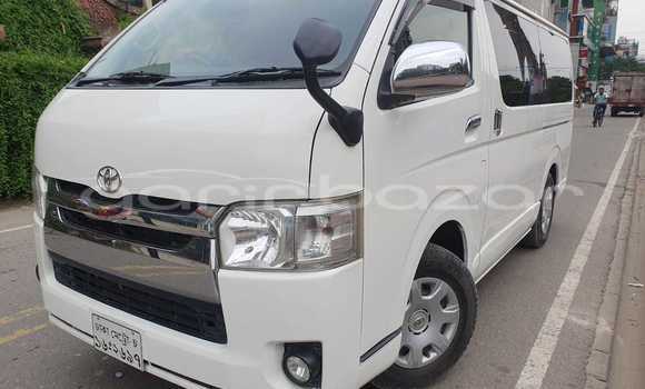 Buy Used 2017 Toyota Hiace in Dhaka, Dhaka Buy Used 2017 Toyota Hiace in Dhaka, Dhaka