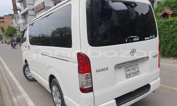 Buy Used 2017 Toyota Hiace in Dhaka, Dhaka Buy Used 2017 Toyota Hiace in Dhaka, Dhaka