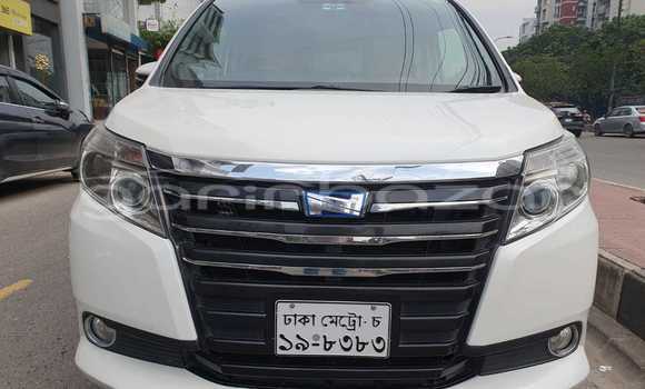 Buy Used 2014 Toyota Noah in Dhaka, Dhaka Buy Used 2014 Toyota Noah in Dhaka, Dhaka