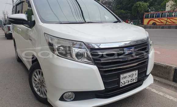 Buy Used 2014 Toyota Noah in Dhaka, Dhaka Buy Used 2014 Toyota Noah in Dhaka, Dhaka