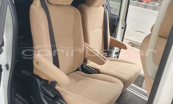 Buy Used 2014 Toyota Noah in Dhaka, Dhaka Buy Used 2014 Toyota Noah in Dhaka, Dhaka