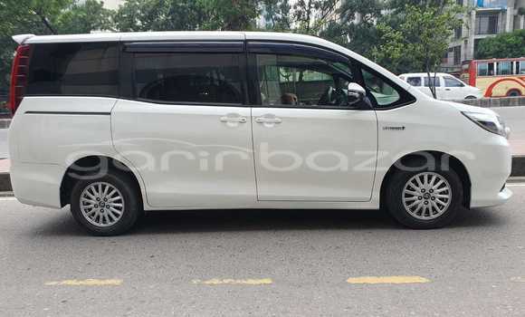 Buy Used 2014 Toyota Noah in Dhaka, Dhaka Buy Used 2014 Toyota Noah in Dhaka, Dhaka