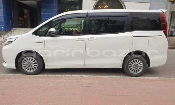 Buy Used 2014 Toyota Noah in Dhaka, Dhaka Buy Used 2014 Toyota Noah in Dhaka, Dhaka