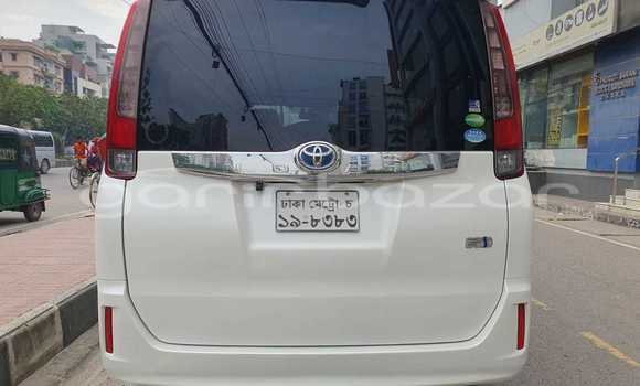 Buy Used 2014 Toyota Noah in Dhaka, Dhaka Buy Used 2014 Toyota Noah in Dhaka, Dhaka
