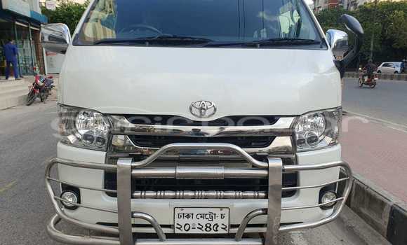 Buy Used 2017 Toyota Hiace in Dhaka, Dhaka Buy Used 2017 Toyota Hiace in Dhaka, Dhaka