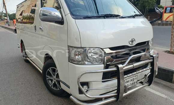 Buy Used 2017 Toyota Hiace in Dhaka, Dhaka Buy Used 2017 Toyota Hiace in Dhaka, Dhaka