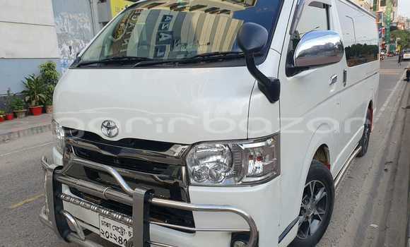 Buy Used 2017 Toyota Hiace in Dhaka, Dhaka Buy Used 2017 Toyota Hiace in Dhaka, Dhaka