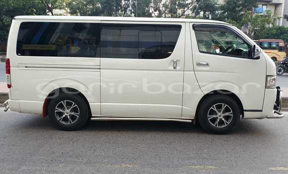 Buy Used 2017 Toyota Hiace in Dhaka, Dhaka Buy Used 2017 Toyota Hiace in Dhaka, Dhaka