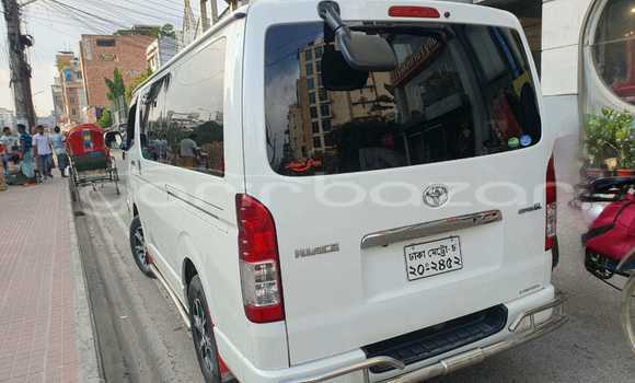 Buy Used 2017 Toyota Hiace in Dhaka, Dhaka Buy Used 2017 Toyota Hiace in Dhaka, Dhaka