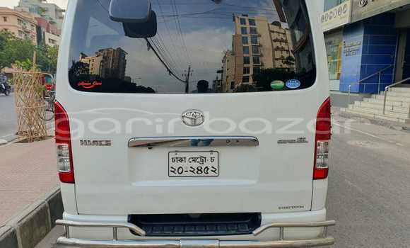 Buy Used 2017 Toyota Hiace in Dhaka, Dhaka Buy Used 2017 Toyota Hiace in Dhaka, Dhaka