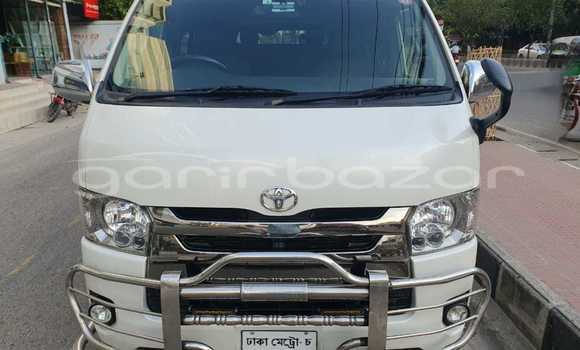 Buy Used 2017 Toyota Hiace in Dhaka, Dhaka Buy Used 2017 Toyota Hiace in Dhaka, Dhaka