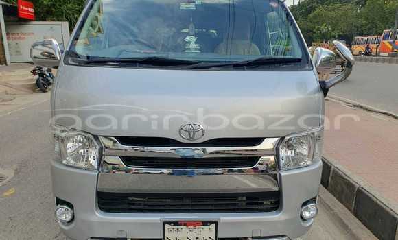 Buy Used 2013 Toyota Hiace in Dhaka, Dhaka Buy Used 2013 Toyota Hiace in Dhaka, Dhaka