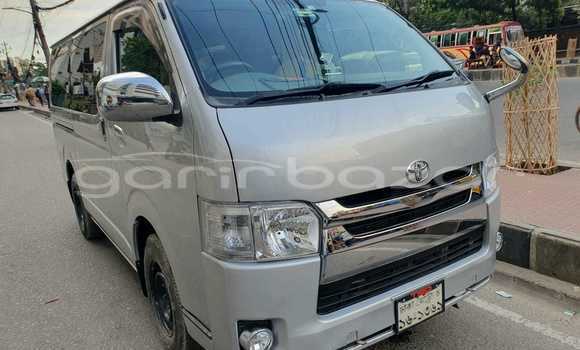Buy Used 2013 Toyota Hiace in Dhaka, Dhaka Buy Used 2013 Toyota Hiace in Dhaka, Dhaka