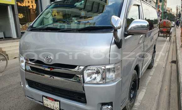 Buy Used 2013 Toyota Hiace in Dhaka, Dhaka Buy Used 2013 Toyota Hiace in Dhaka, Dhaka