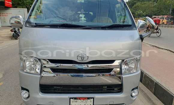 Buy Used 2013 Toyota Hiace in Dhaka, Dhaka Buy Used 2013 Toyota Hiace in Dhaka, Dhaka