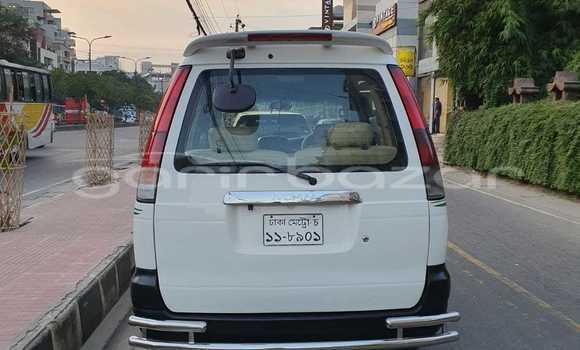 Buy Used 2003 Toyota Noah in Dhaka, Dhaka Buy Used 2003 Toyota Noah in Dhaka, Dhaka