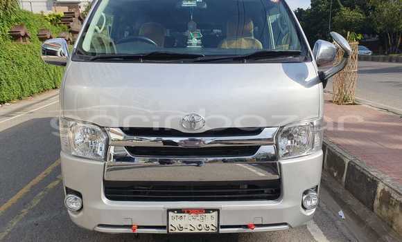 Buy Used 2013 Toyota Hiace in Dhaka, Dhaka Buy Used 2013 Toyota Hiace in Dhaka, Dhaka