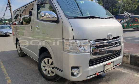 Buy Used 2013 Toyota Hiace in Dhaka, Dhaka Buy Used 2013 Toyota Hiace in Dhaka, Dhaka