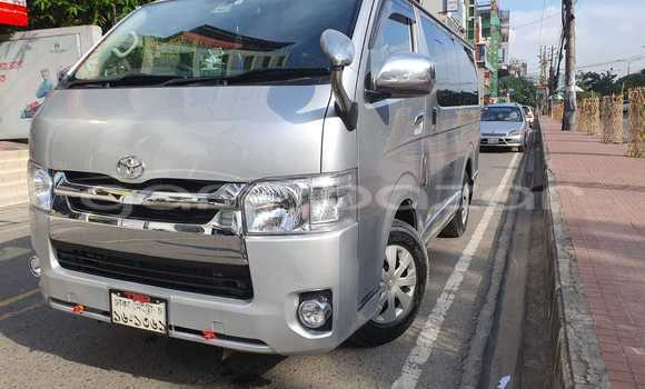 Buy Used 2013 Toyota Hiace in Dhaka, Dhaka Buy Used 2013 Toyota Hiace in Dhaka, Dhaka