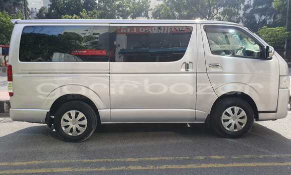 Buy Used 2013 Toyota Hiace in Dhaka, Dhaka Buy Used 2013 Toyota Hiace in Dhaka, Dhaka
