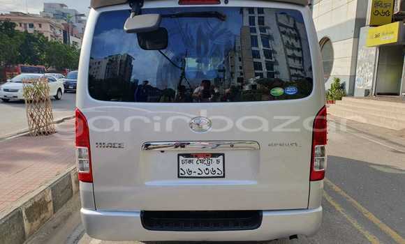 Buy Used 2013 Toyota Hiace in Dhaka, Dhaka Buy Used 2013 Toyota Hiace in Dhaka, Dhaka