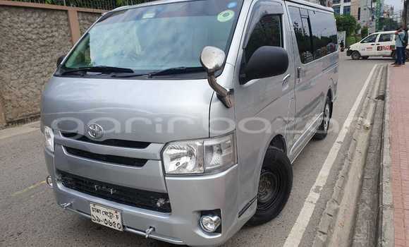 Buy Used 2012 Toyota Hiace in Dhaka, Dhaka Buy Used 2012 Toyota Hiace in Dhaka, Dhaka