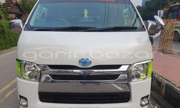 Buy Used 2014 Toyota Hiace in Dhaka, Dhaka Buy Used 2014 Toyota Hiace in Dhaka, Dhaka