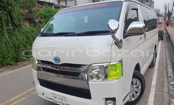 Buy Used 2014 Toyota Hiace in Dhaka, Dhaka Buy Used 2014 Toyota Hiace in Dhaka, Dhaka
