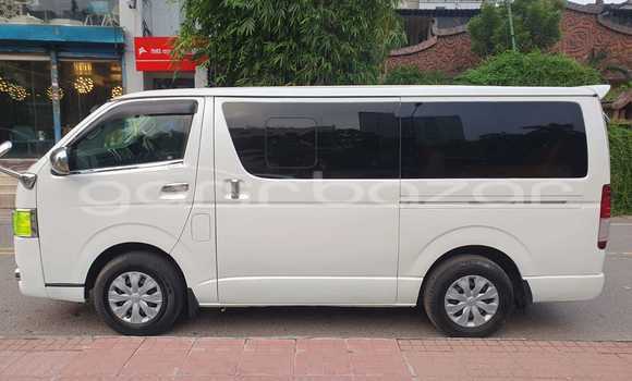 Buy Used 2014 Toyota Hiace in Dhaka, Dhaka Buy Used 2014 Toyota Hiace in Dhaka, Dhaka