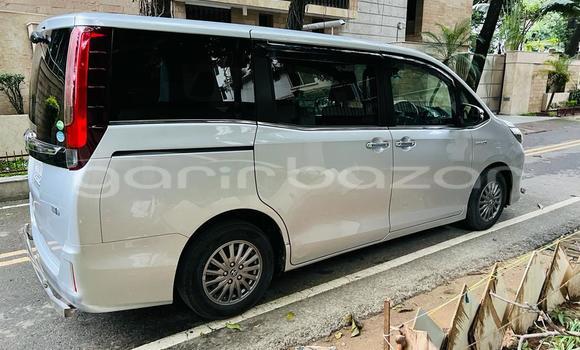 Buy Used 2017 Toyota Noah in Dhaka, Dhaka Buy Used 2017 Toyota Noah in Dhaka, Dhaka
