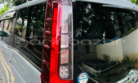 Buy Used 2017 Toyota Noah in Dhaka, Dhaka Buy Used 2017 Toyota Noah in Dhaka, Dhaka