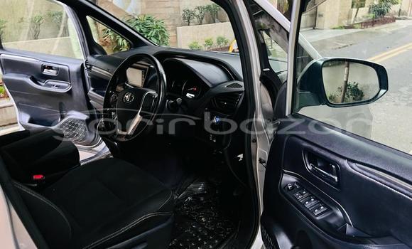 Buy Used 2017 Toyota Noah in Dhaka, Dhaka Buy Used 2017 Toyota Noah in Dhaka, Dhaka