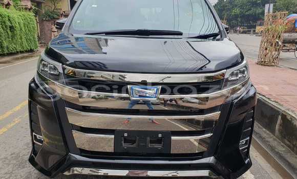 Buy Used 2018 Toyota Noah in Dhaka, Dhaka Buy Used 2018 Toyota Noah in Dhaka, Dhaka
