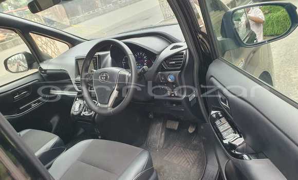 Buy Used 2018 Toyota Noah in Dhaka, Dhaka Buy Used 2018 Toyota Noah in Dhaka, Dhaka