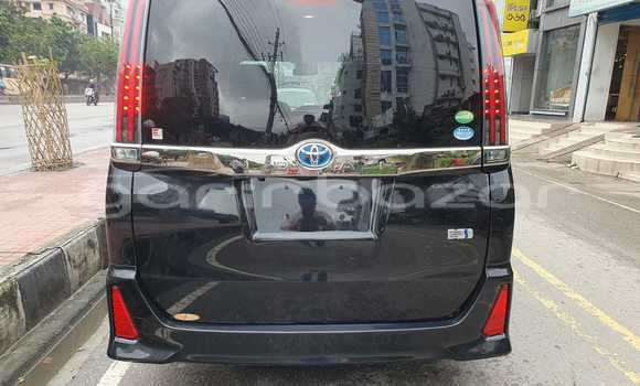 Buy Used 2018 Toyota Noah in Dhaka, Dhaka Buy Used 2018 Toyota Noah in Dhaka, Dhaka