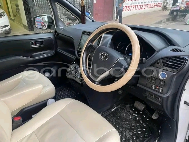 Big with watermark toyota noah dhaka dhaka 7331