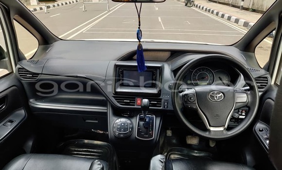 কেনা ব্যবহৃত Toyota X Noah White গাড়ী মধ্যে ঢাকা মধ্যে Dhaka কেনা ব্যবহৃত Toyota X Noah White গাড়ী মধ্যে ঢাকা মধ্যে Dhaka