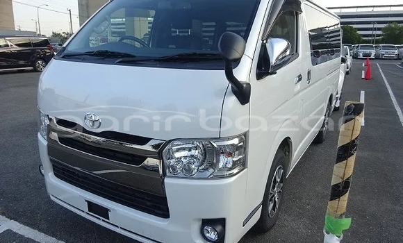 Buy Used 2017 Toyota Hiace in Dhaka, Dhaka Buy Used 2017 Toyota Hiace in Dhaka, Dhaka
