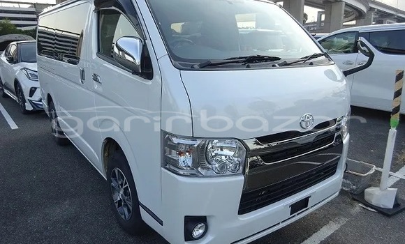 Buy Used 2017 Toyota Hiace in Dhaka, Dhaka Buy Used 2017 Toyota Hiace in Dhaka, Dhaka