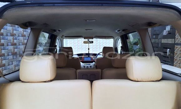 Buy Used 2004 Toyota Noah in Dhaka, Dhaka Buy Used 2004 Toyota Noah in Dhaka, Dhaka