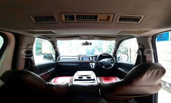Buy Used 2012 Toyota Hiace in Dhaka, Dhaka Buy Used 2012 Toyota Hiace in Dhaka, Dhaka