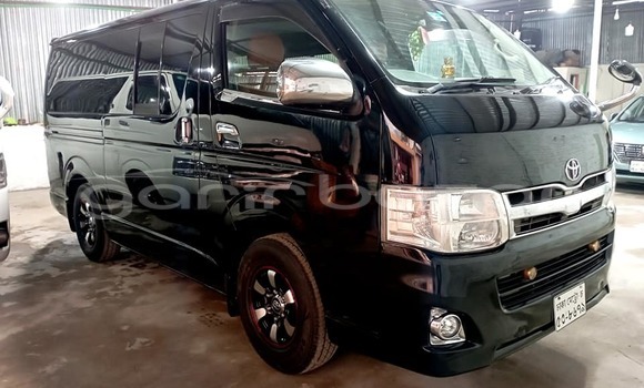 Buy Used 2015 Toyota Hiace in Dhaka, Dhaka Buy Used 2015 Toyota Hiace in Dhaka, Dhaka