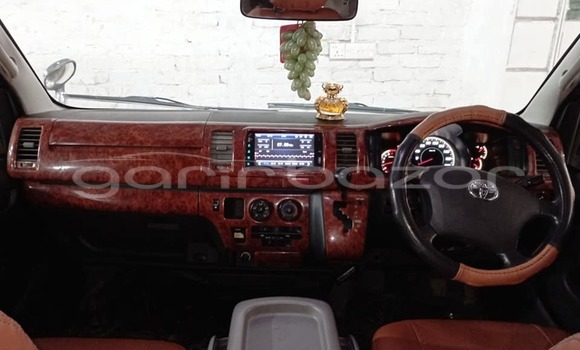 Buy Used 2015 Toyota Hiace in Dhaka, Dhaka Buy Used 2015 Toyota Hiace in Dhaka, Dhaka