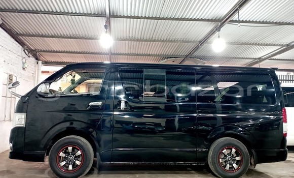 Buy Used 2015 Toyota Hiace in Dhaka, Dhaka Buy Used 2015 Toyota Hiace in Dhaka, Dhaka