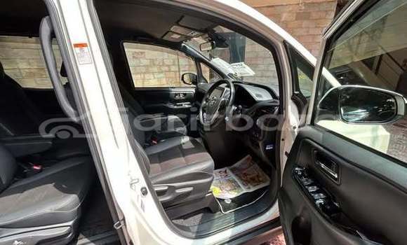 Buy Used 2020 Toyota Noah in Dhaka, Dhaka Buy Used 2020 Toyota Noah in Dhaka, Dhaka