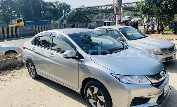 Buy Used 2020 Honda Grace in Dhamrai, Dhaka Buy Used 2020 Honda Grace in Dhamrai, Dhaka