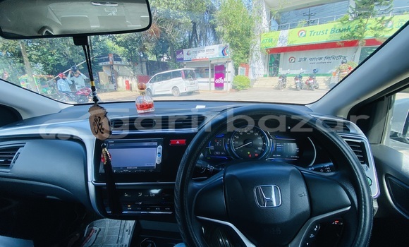Buy Used 2020 Honda Grace in Dhamrai, Dhaka Buy Used 2020 Honda Grace in Dhamrai, Dhaka