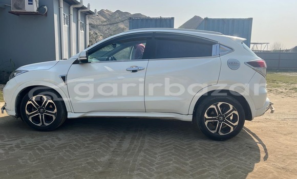 Buy Used 2014 Honda Vezel in Dhaka, Dhaka Buy Used 2014 Honda Vezel in Dhaka, Dhaka